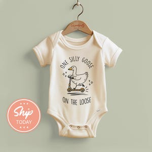 Silly Goose Baby Bodysuit, Funny Goose Baby Outfit, Baby Shower Gift, Gender Neutral Baby Clothes, Baby Gift Idea(KA-TRE39)